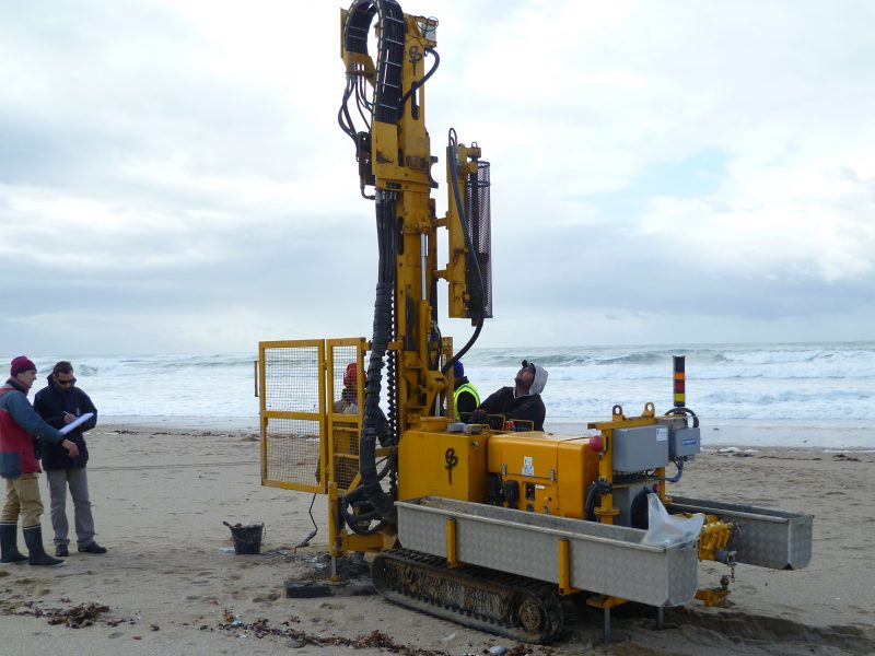 Forage sur la plage de l'Uhabia (Bidart)